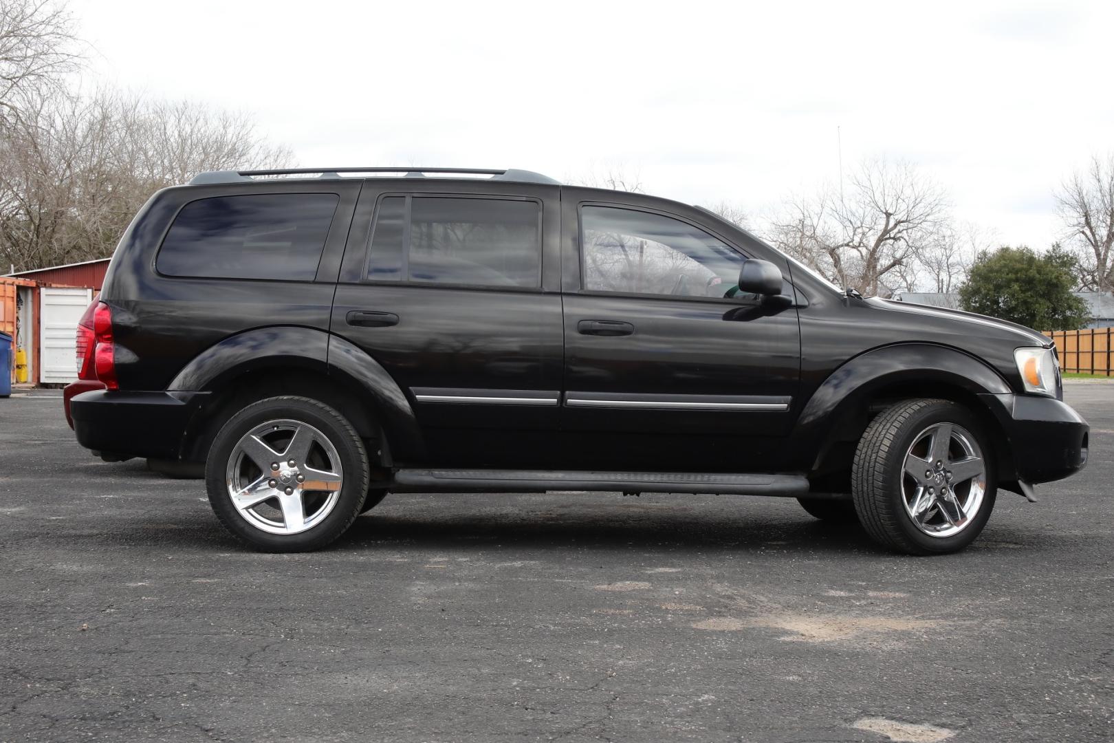 2007 BLACK DODGE DURANGO SLT 2WD (1D8HD48207F) with an 5.7L V8 OHV 16V engine, 4-SPEED AUTOMATIC OR 5-SPEED AUTOMATIC transmission, located at 420 E. Kingsbury St., Seguin, TX, 78155, (830) 401-0495, 29.581060, -97.961647 - Photo#3